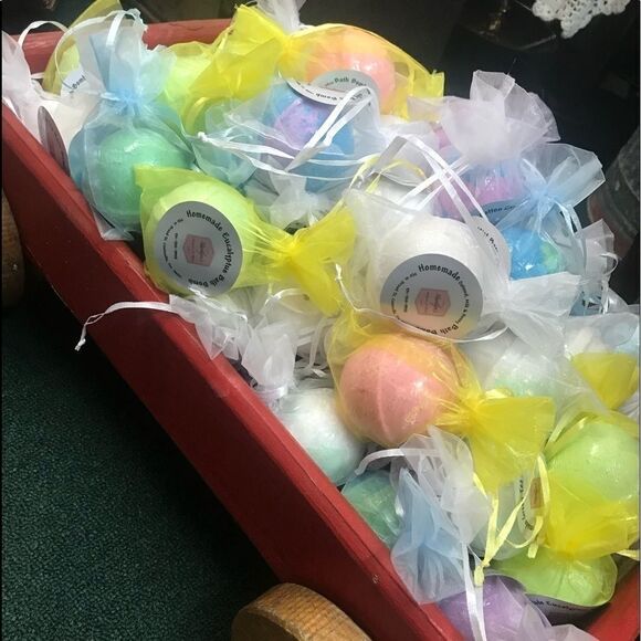 Essential Oil Bath Bombs - Love Spell - Picture 2 of 3